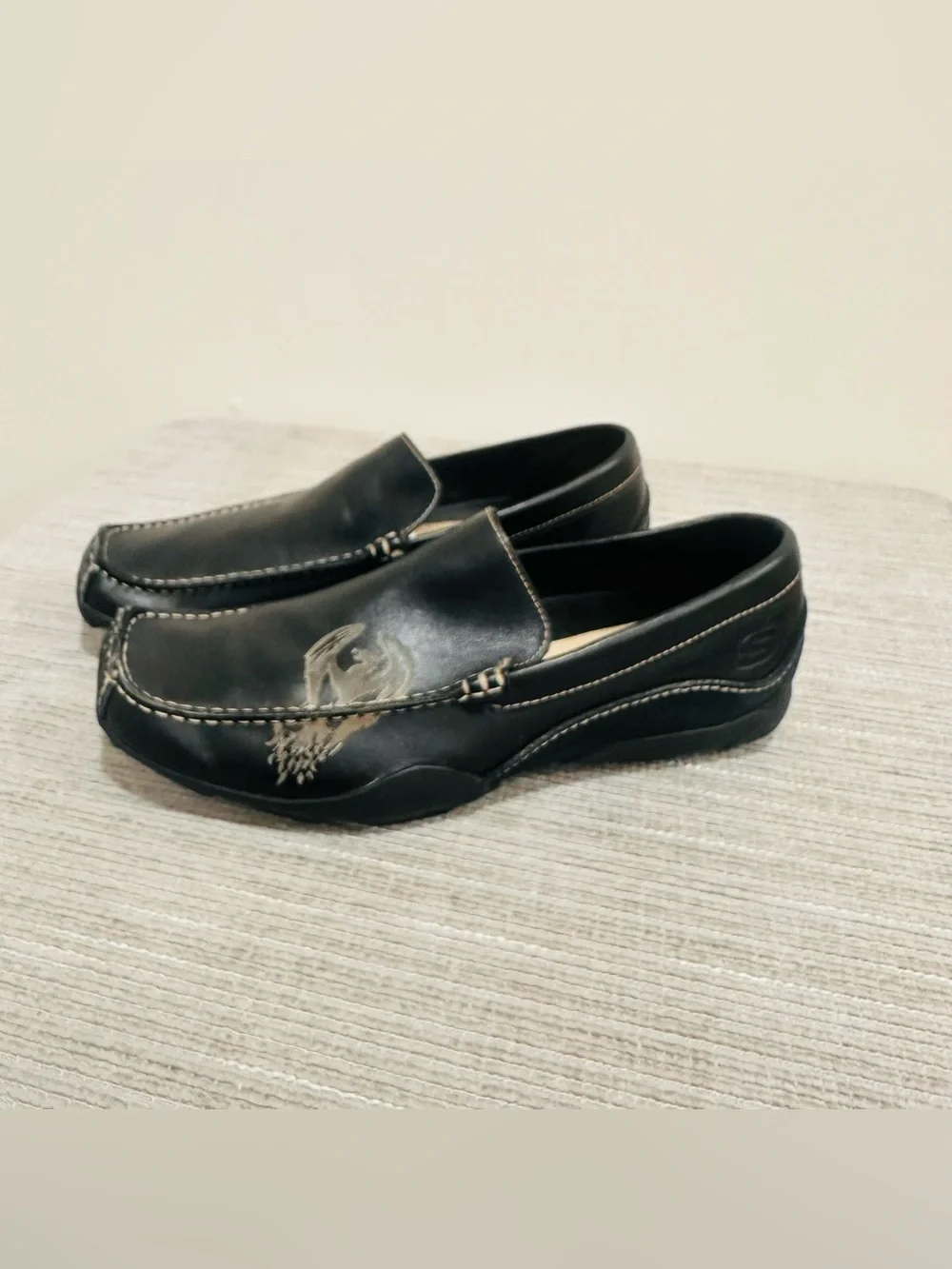 Skechers Phoenix Men’s Black Soft Leather Slip On Loafers Moc Toe Shoes Sz 10,5